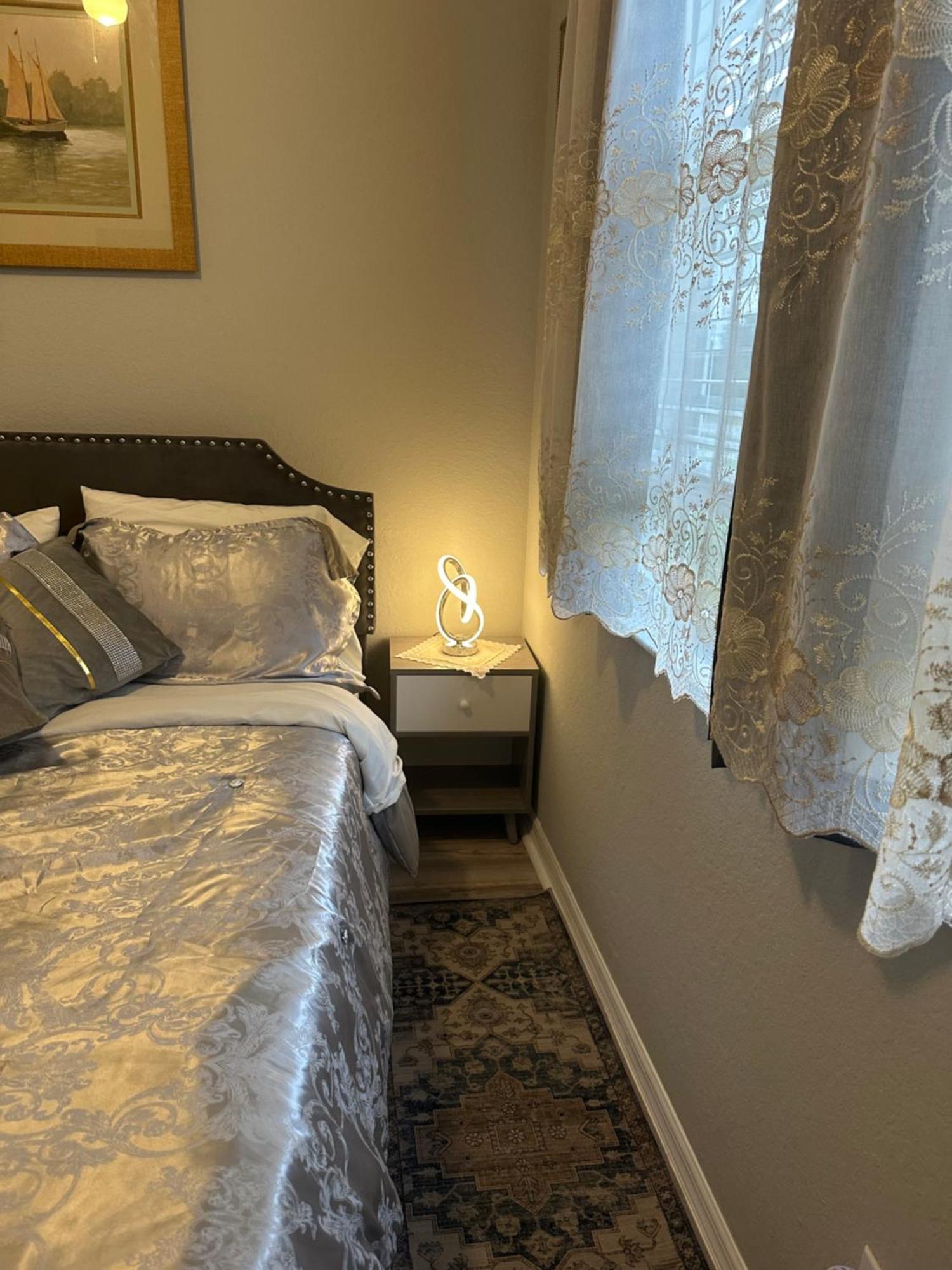 Quiet Room In A Family Home Лихай Ейкърс Екстериор снимка