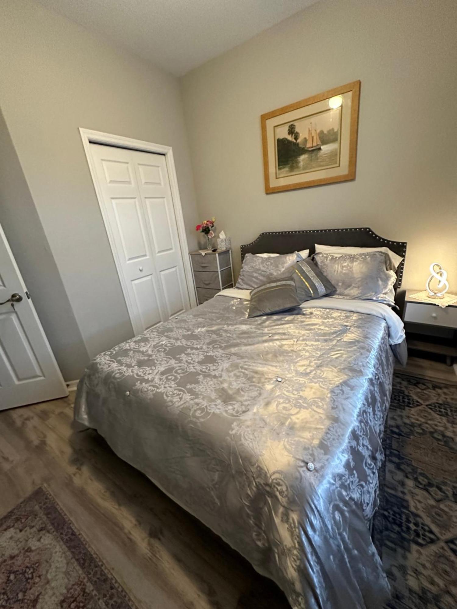 Quiet Room In A Family Home Лихай Ейкърс Екстериор снимка