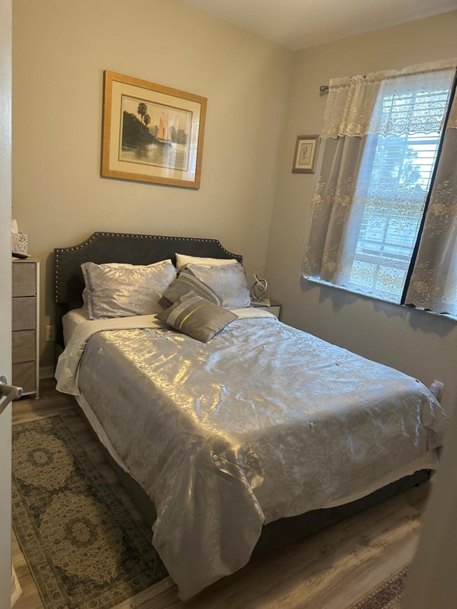 Quiet Room In A Family Home Лихай Ейкърс Екстериор снимка